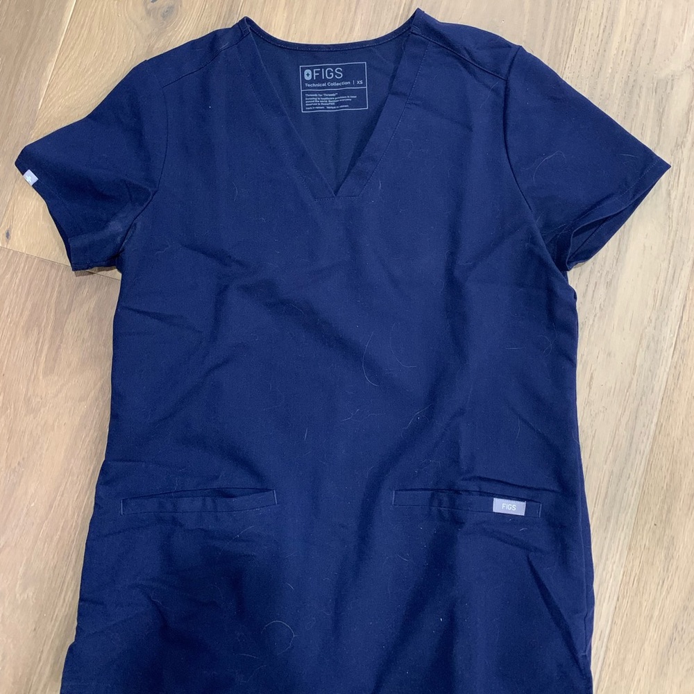 Figs Casma Three-Pocket Scrub Top Navy Blue